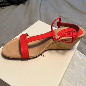 Brand New in Box coral Sandals Size US 8.5